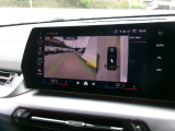 高画質の全周囲カメラが付いております。コーナーセンサーと併せてご利用いただくと駐車も楽々