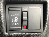【パワースライドドア】スマートキーや運転席のスイッチでスライドドアの開閉が可能♪電動だから力を入れてドアを開ける必要が無く、小さいお子様でも、重い荷物を持っている時もラクに開け閉めできます♪