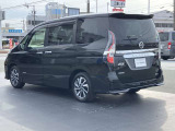 車線逸脱防止支援システム,車両が車線をはみ出す可能性がある場合に警報音と警告表示と共に車線内に戻すようにハンドル操作をサポートしてくれます。