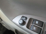 駐車時や狭い道でのすれ違い時に気を使うミラー。電動格納式ドアミラーはそんな時に便利です。