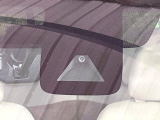 【三菱e-Assist】走行中に前方の車両等を認識し、衝突しそうな時は警報とブレーキで衝突回避と被害軽減をアシスト。より安全にドライブをお楽しみいただけます。