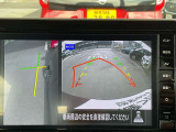画像の左側は運転席から見ることのできないフロント左側を映している画像です、狭い道や幅寄せ時に便利です。