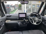 【運転席・インパネまわり】ハンドル・シート・フロアーなど隅々までプロによるクリーニング済み☆彡キレイな車内でドライブが一層快適にお楽しみいただけます!!