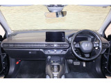 操作性に優れた運転席となります!小物入れや各ボタンの配置にこだわり、使いやすいです!座り心地もよく視認性も良好なのでロングドライブもお任せ下さい!