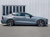ダイナミック・スウェディッシュセダンS60。張りのあるシャープなディテールにより、内に秘めた強さを余すところなく引き出したスタイリングです。