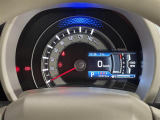 【メーターまわり】ドライバーから見やすい位置にあって安全運転に寄与します。マルチインフォメーションディスプレイでは、クルマに関するたくさんの情報を確認可能。