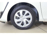 純正15インチスチールホイルでフルキャップです。タイヤサイズは185/60R15になります!