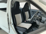 【運転席・助手席】内装ルームクリーニング済みです。しっかり綺麗にしていますので、是非、お確かめください。車に自信があるからこそ、是非一度ご来店頂き内外装も見てもらえると幸いです。