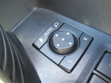 駐車時や狭い道でのすれ違い時に気を使うミラー。電動格納式ドアミラーはそんな時に便利です。