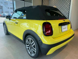 かわいいテールのデザインはほかの車にはない魅力があります。ひと目で&ldquo;MINI&rdquo;とわかるデザインはアナタを虜にしてしまうかもしれません。