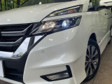 【LEDヘッドライト】悪天候や夜間走行時も良好な視界を確保し安心して運転できる高輝度LEDヘッドライトを装備!点灯速度が早く、消費電力も抑えられています。