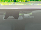 【プリクラッシュセーフティ】前方の車両等を検知し、衝突しそうな時は警報で注意を促し、ブレーキを踏む力をサポート。ブレーキを踏めなかった場合は衝突被害軽減ブレーキが作動、衝突回避をサポートします。