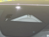 【スマートブレーキサポート】走行中に前方の車両等を認識し、衝突しそうな時は警報とブレーキで衝突回避と被害軽減をアシスト。より安全にドライブをお楽しみいただけます。