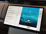 【キャビンライティング】好みのカラーを選べるキャビンライティング。レンジローバー のインテリアデザインを際立たせ、没入感あふれる空間を演出します。