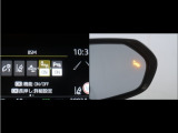 隣車線を走る車両をレーダーで検知し、ドアミラーでは確認しにくい後側方エリアに存在する車両に加え、急接近してくる車両も検知します。車両を検知するとドアミラーに搭載されたLEDインジケーターが点灯します。