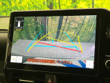 【バックカメラ】駐車時に後方がリアルタイム映像で確認できます。大型商業施設や立体駐車場での駐車時や、夜間のバック時に大活躍!運転スキルに関わらず、今や必須となった装備のひとつです!