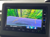 【バックカメラ】駐車時に後方がリアルタイム映像で確認できます。大型商業施設や立体駐車場での駐車時や、夜間のバック時に大活躍!運転スキルに関わらず、今や必須となった装備のひとつです!