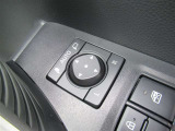 駐車時や狭い道でのすれ違い時に気を使うミラー。電動格納式ドアミラーはそんな時に便利です。