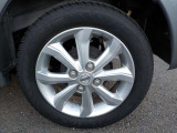 純正14インチアルミホイールに、155/65R14タイヤを装着しております。