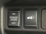 【パワーバックドア】スマートキーや運転席のボタンを押すだけでリアゲートが自動で開閉します!荷物を持っている時や、高い位置にあるバックドアを閉める際に便利な機能です♪