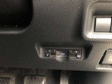 ETCは2.0。高速道路走行時には画面に情報をカットイン。標準装備のビルトイン型だからスタイリッシュ
