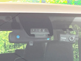 【トヨタセーフティセンスC】走行中に前方の車両等を認識し、衝突しそうな時は警報とブレーキで衝突回避と被害軽減をアシスト。より安全にドライブをお楽しみいただけます。