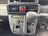 痛みの出やすい運転席シートの角、フロアマット、座面、ともに良好です