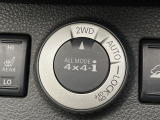 【オールモード4&times;4】2WD/4WDモードを手軽に切り替え可能。燃費重視の2WD、スタック時に役立つLOCK、AUTOモードでは4WDの配分を自動で調整し、路面状況を問わず安定した走りをサポート。