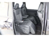■車内クリーニング■専門スタッフが見えないところまで徹底洗浄!車内のニオイもリフレッシュ!目に見えないところまで美しくがモットーです。だから、当店の中古車は内装にも自信があります!