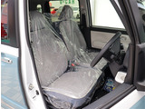 お車選びをお楽しみ頂けるよう、在庫車の展示スペースを十分に確保しております。