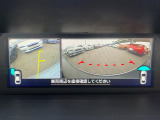 【フロント&サイドカメラ】ドライバーから見にくい死角部分を映像で確認できる前方と左側面にカメラを装着。見通しがきかない場所や住宅密集地などを運転することが多い人におすすめの安心装備です。