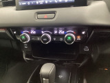 ダブルエアコンは、運転席と助手席でそれぞれ異なる温度を設定できます。