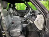 質感の高いシートでございます。使用感が出やすい運転席ですが、綺麗な状態を保っております。前席の状態は内装の状態を見る大きなポイントになると思いますので、是非一度、実際にご覧くださいませ。
