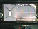空から見下ろすような視点で、スムーズな駐車と安全確認をサポートする「アラウンドビューモニター」付です。