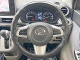 インテリアに合わせたデザインのステアリングは、運転される方のことも考え、運転しやすい形状、大きさです。是非一度、実際に触ってお確かめください。