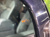 ブラインドスポットモニター 左右斜め後ろを平行して走る車を認識し、車線変更の際に危険を察知するとドライバーへ警告を促します。夜・雨・トンネル内など走行時の環境が悪い時ほど便りになる安全装置です。