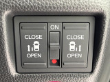 【両側パワースライドドア】スマートキーや運転席のスイッチで後席両側スライドドアの開閉が可能♪電動だから力を入れてドアを開ける必要が無く、小さなお子様でも簡単に開け閉めでき快適です♪