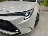 【LEDヘッドライト】悪天候や夜間走行時も良好な視界を確保し安心して運転できる高輝度LEDヘッドライトを装備!点灯速度が早く、消費電力も抑えられています。