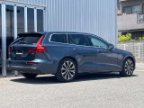 簡潔なラインと明確な意図をもって形作られたV60の外観は、伝統的なスカンジナビアンデザインそのものです。躍動感に溢れ優雅な雰囲気を持ち、細部に至るまで気を配られたその姿には確かな自信が映し出されます。