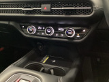 ダブルエアコンは、運転席と助手席でそれぞれ異なる温度を設定できます。
