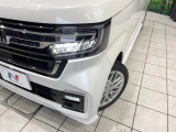【LEDヘッドライト】悪天候や夜間走行時も良好な視界を確保し安心して運転できる高輝度LEDヘッドライトを装備!点灯速度が早く、消費電力も抑えられています。