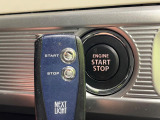 【エンジンスターター】離れた場所からでもリモコンでエンジン始動が可能。乗車前始動で夏場&冬場に大活躍!