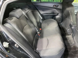 コンパクトカーですが、セカンドシートは十分な広さがあり快適にお乗りいただけます♪シートを倒して大きな荷物を積んだりと、用途の幅が広い1台です。