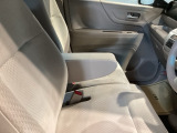 アームレストは、運転中の腕をしっかりと支えることで、疲労を大きく軽減してくれます。