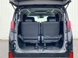 普段のお買い物や通勤、送迎等に十分な荷室スペースを確保しております。セカンドシートを倒すと、大きな荷物の積載も可能です♪