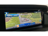 【コマンドシステム】センターのコントローラーとスイッチ類及び音声認識機能により、ナビゲーションやオーディオ&ビジュアル、車両設定等を安全に操作できます。また高精度ディスプレイを採用しています。