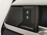 【Meridianサウンドシステム】イギリスの老舗オーディオブランドで音質が良く、ドライブ中の音楽をより一層楽しませてくれます。