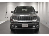 Jeep伝統の丸目のヘッドライトにセブンスロットグリルで一目でJeepだとわかりますね!