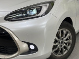【LEDヘッドライト】悪天候や夜間走行時も良好な視界を確保し安心して運転できる高輝度LEDヘッドライトを装備!点灯速度が早く、消費電力も抑えられています。