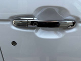 ☆お車についた傷やヘコミ、事故の修理もハヤシにお任せください。自社鈑金工場で修理ができますの安心です☆